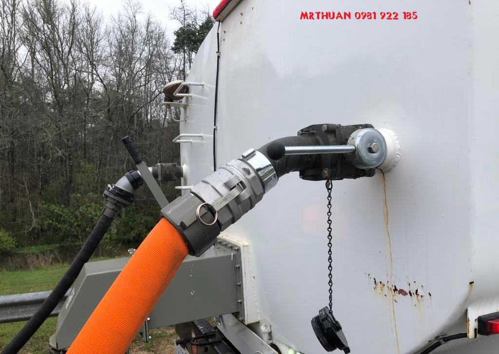 lap_dat_khop_noi_nhanh_inox_vao_ong_cao_su_xe_bon_nuoc